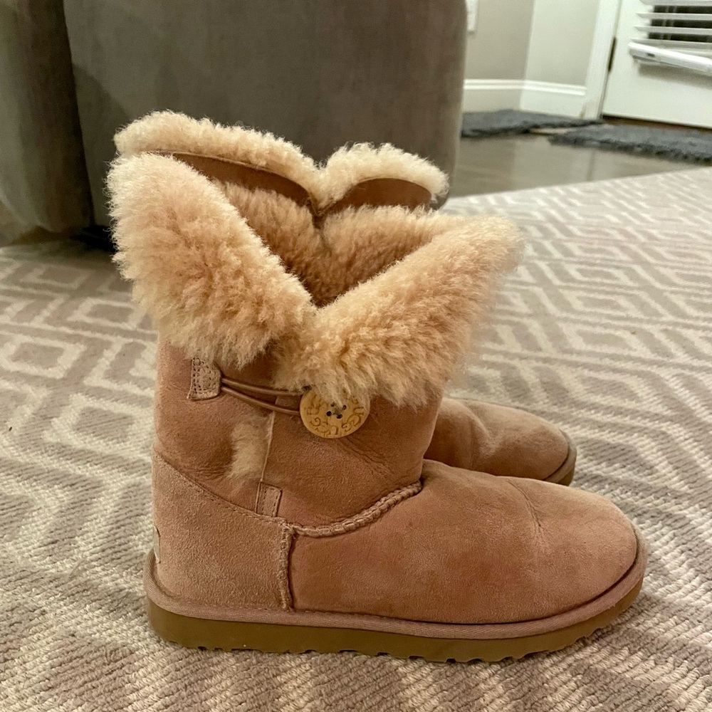 Ugg Bailey button